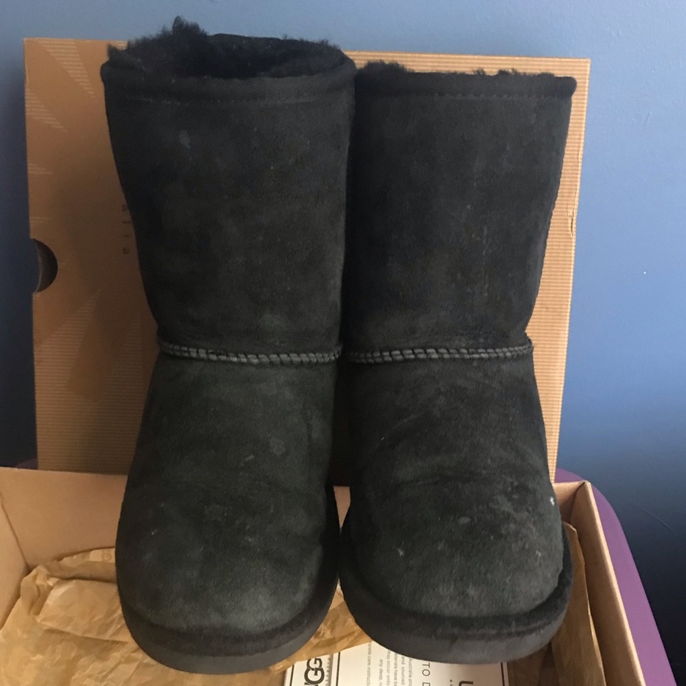 Girls Size 3 Black Classic Short Uggs